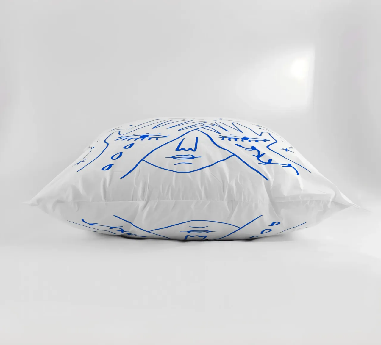 The Gaze (without Background) cuscino da treechild