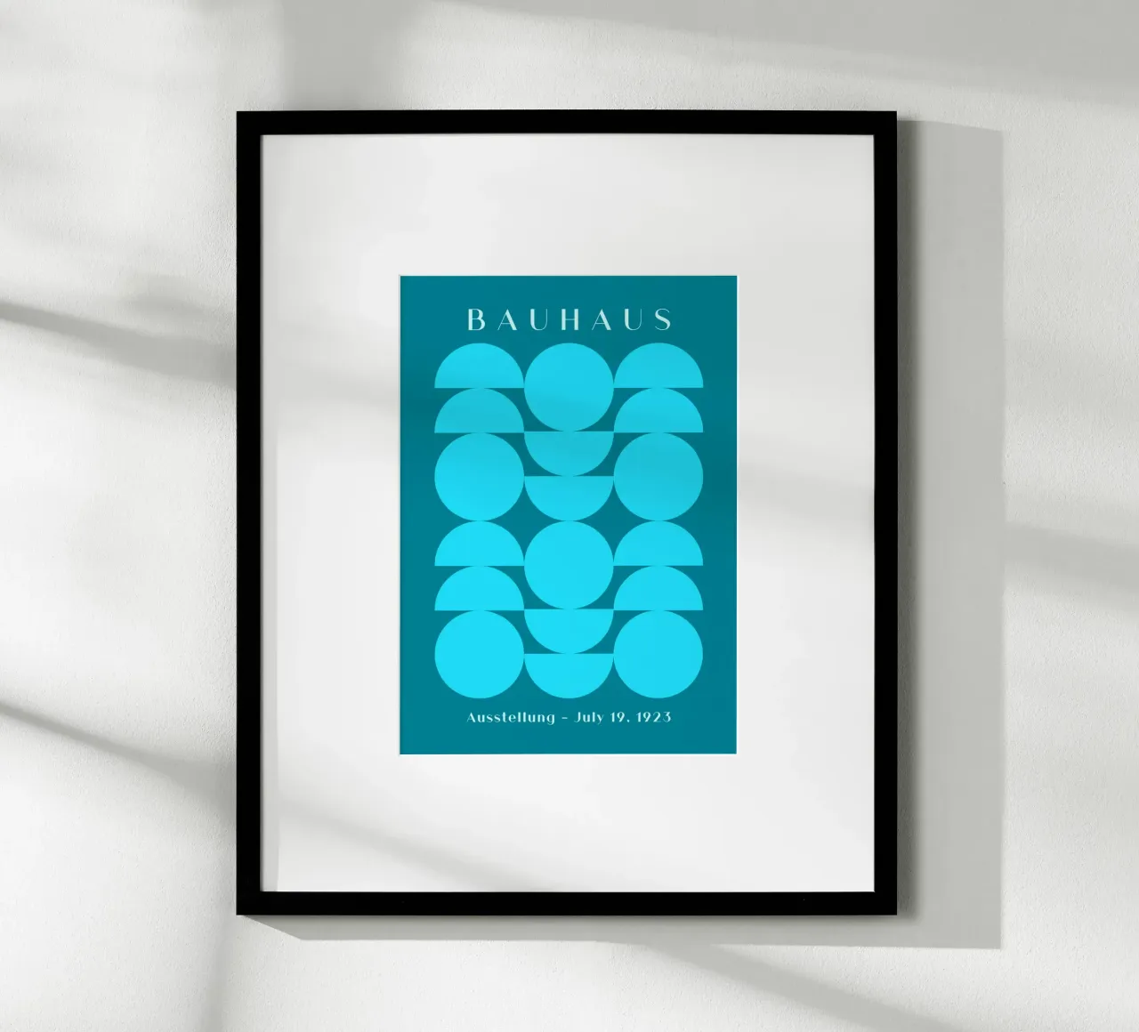 Bauhaus 1923 Mostra Forme geometriche blu poster con telaio in legno da NorwesClub