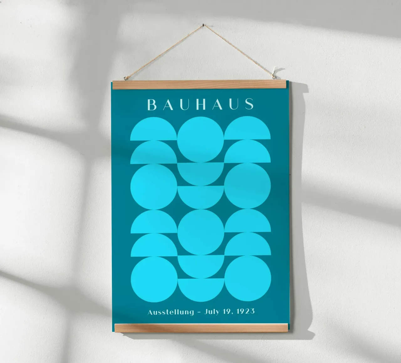 Bauhaus 1923 Mostra Forme geometriche blu poster con telaio in legno da NorwesClub