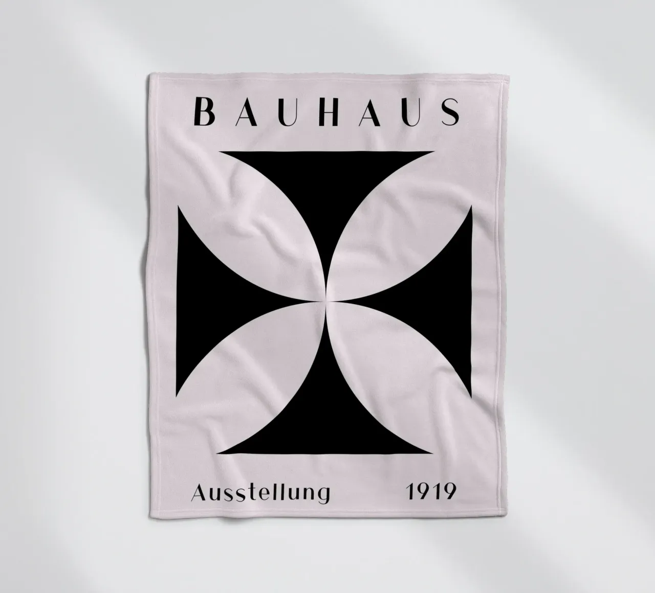 Bauhaus 1919 Mostra Forma geometrica nera coperta in pile da NorwesClub