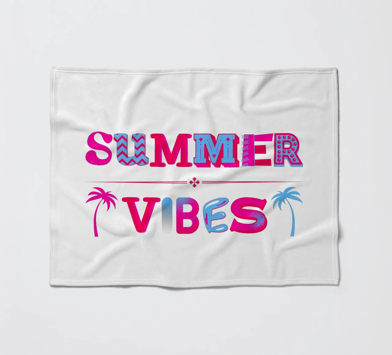 Scritta Summer vibes con palme in rosa blu coperta in pile da ArtDesign by KBK