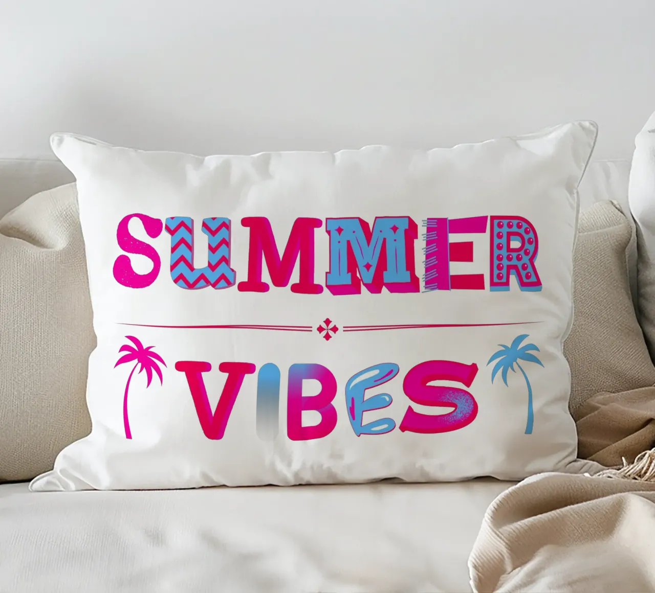 Scritta Summer vibes con palme in rosa blu cuscino da ArtDesign by KBK