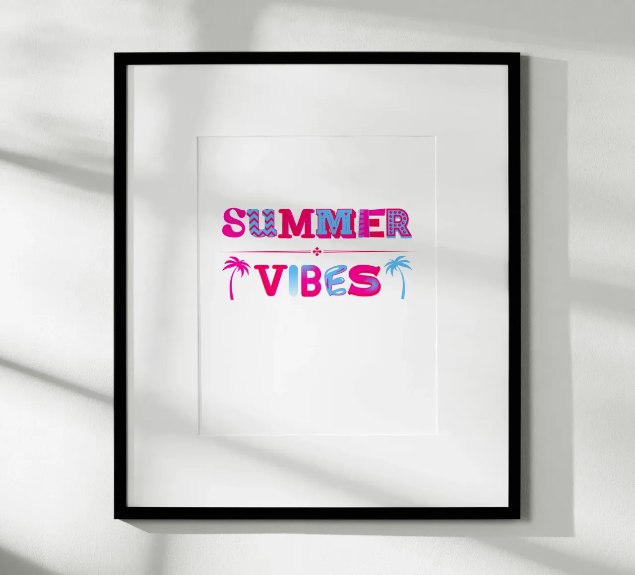Scritta Summer vibes con palme in rosa blu poster da ArtDesign by KBK