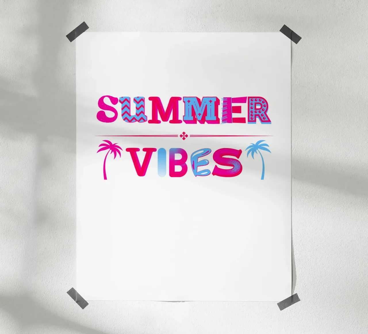 Scritta Summer vibes con palme in rosa blu poster da ArtDesign by KBK
