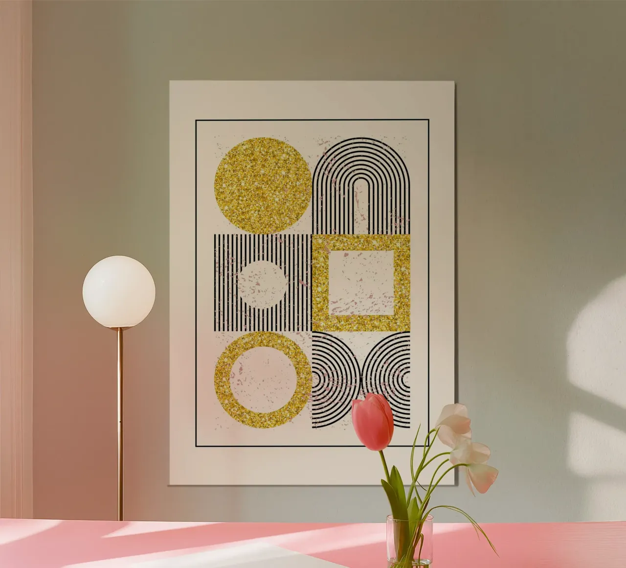 Stampa geometrica astratta di forme glitterate in oro poster con telaio in legno da NorwesClub