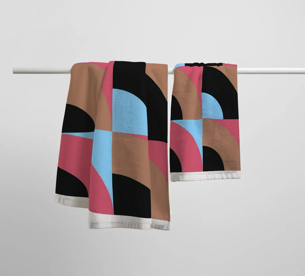 Geometrisch Patroon Abstract Zwart Blauw Bruin Print badhanddoek van NorwesClub
