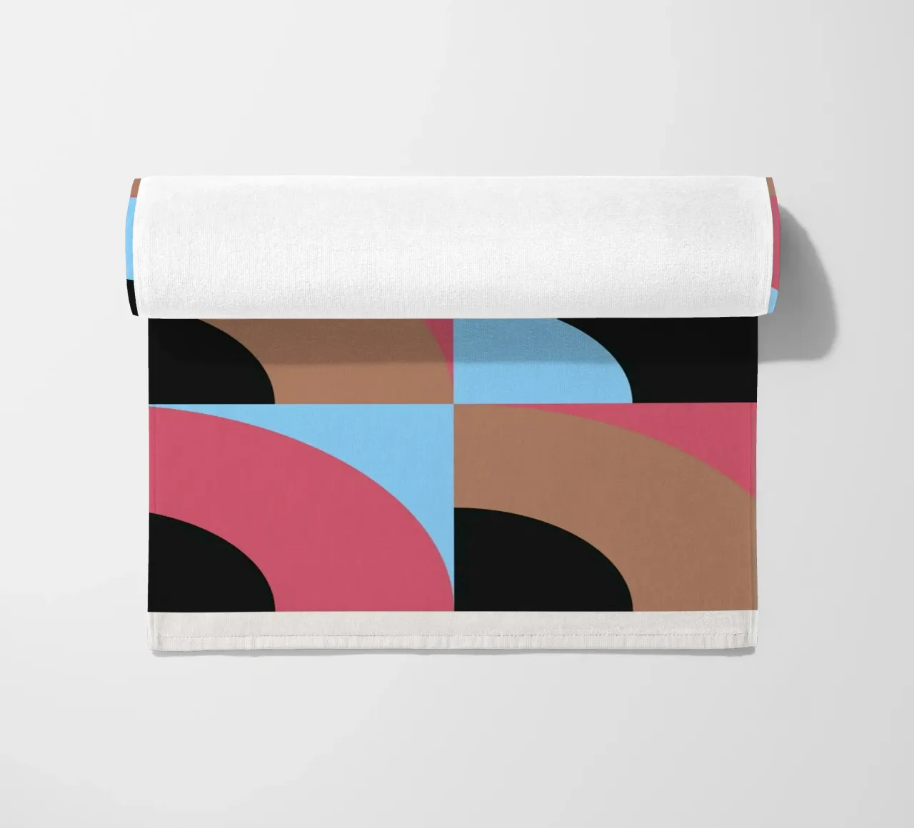 Geometrisch Patroon Abstract Zwart Blauw Bruin Print strandhanddoek van NorwesClub