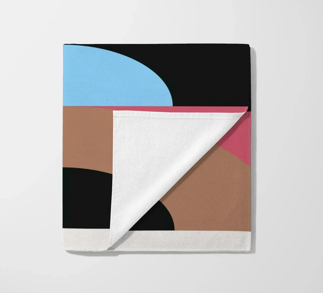 Geometrisch Patroon Abstract Zwart Blauw Bruin Print strandhanddoek van NorwesClub