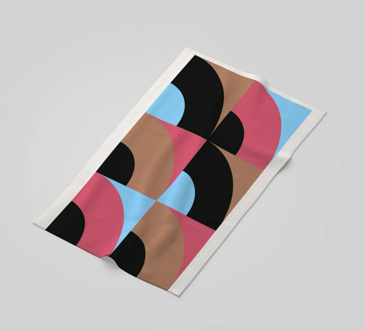 Geometrisch Patroon Abstract Zwart Blauw Bruin Print strandhanddoek van NorwesClub
