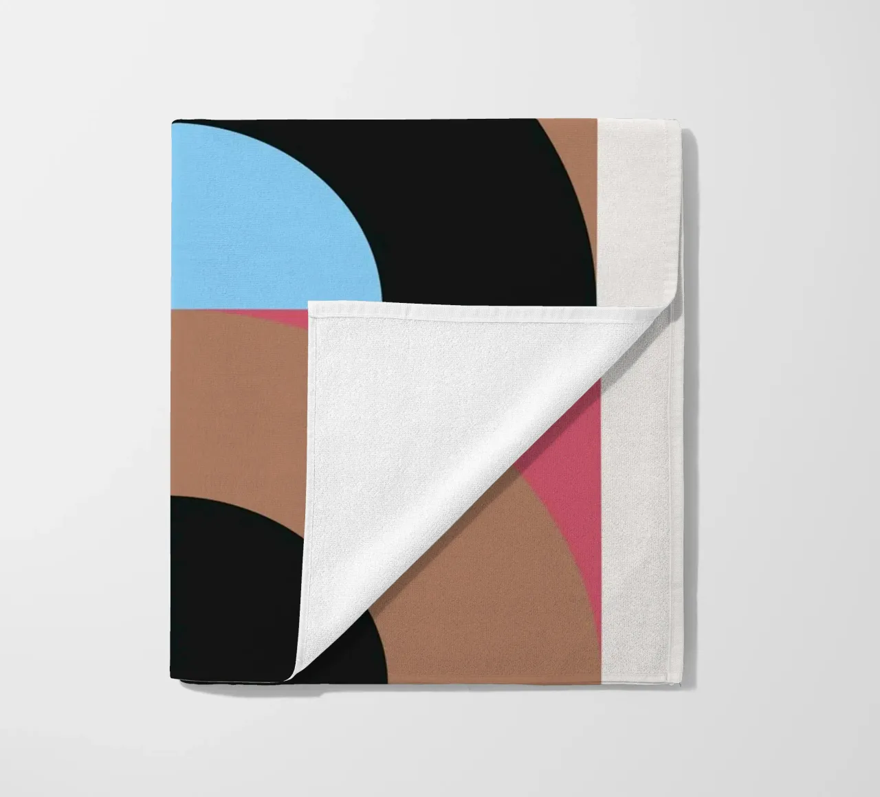 Geometrisch Patroon Abstract Zwart Blauw Bruin Print strandhanddoek van NorwesClub