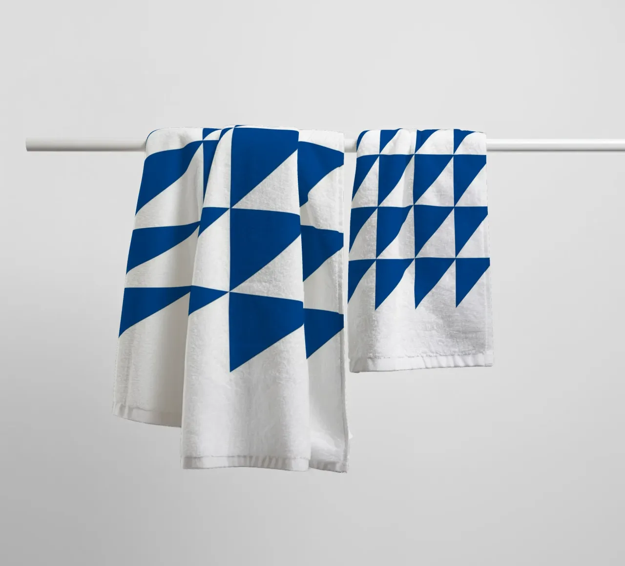 Geometric Triangle Pattern Abstract Wall Art toalla de baño de NorwesClub