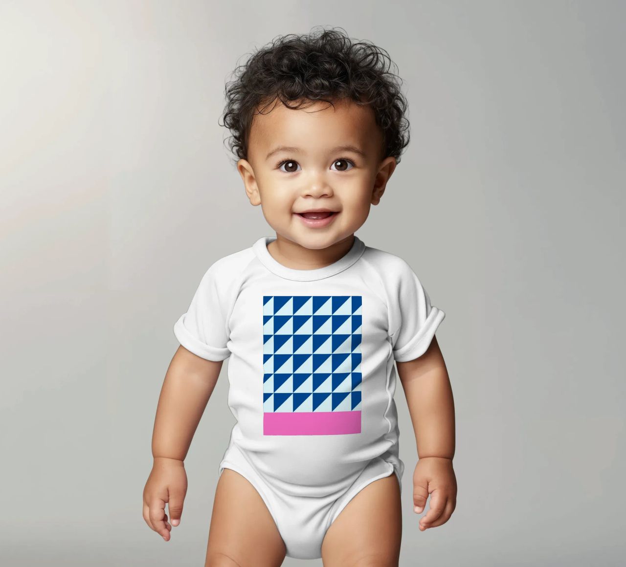 Geometrische blaue Dreiecke rosa Farbe Block Kunst Kurzarm Babybody von NorwesClub