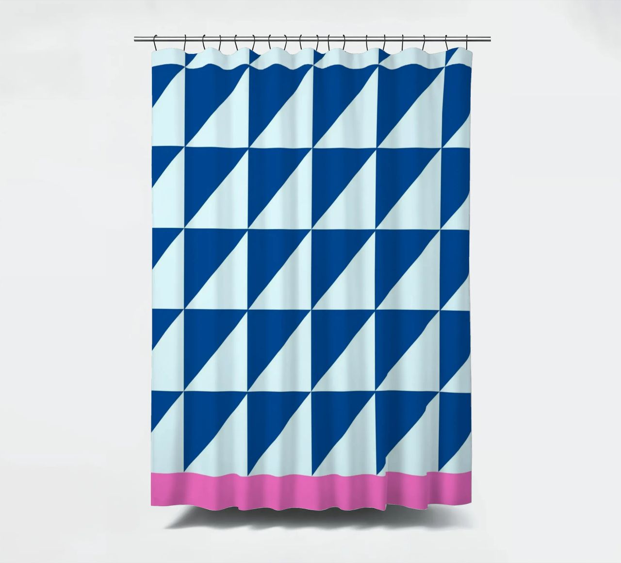 Geometrische blaue Dreiecke rosa Farbe Block Kunst Duschvorhang von NorwesClub