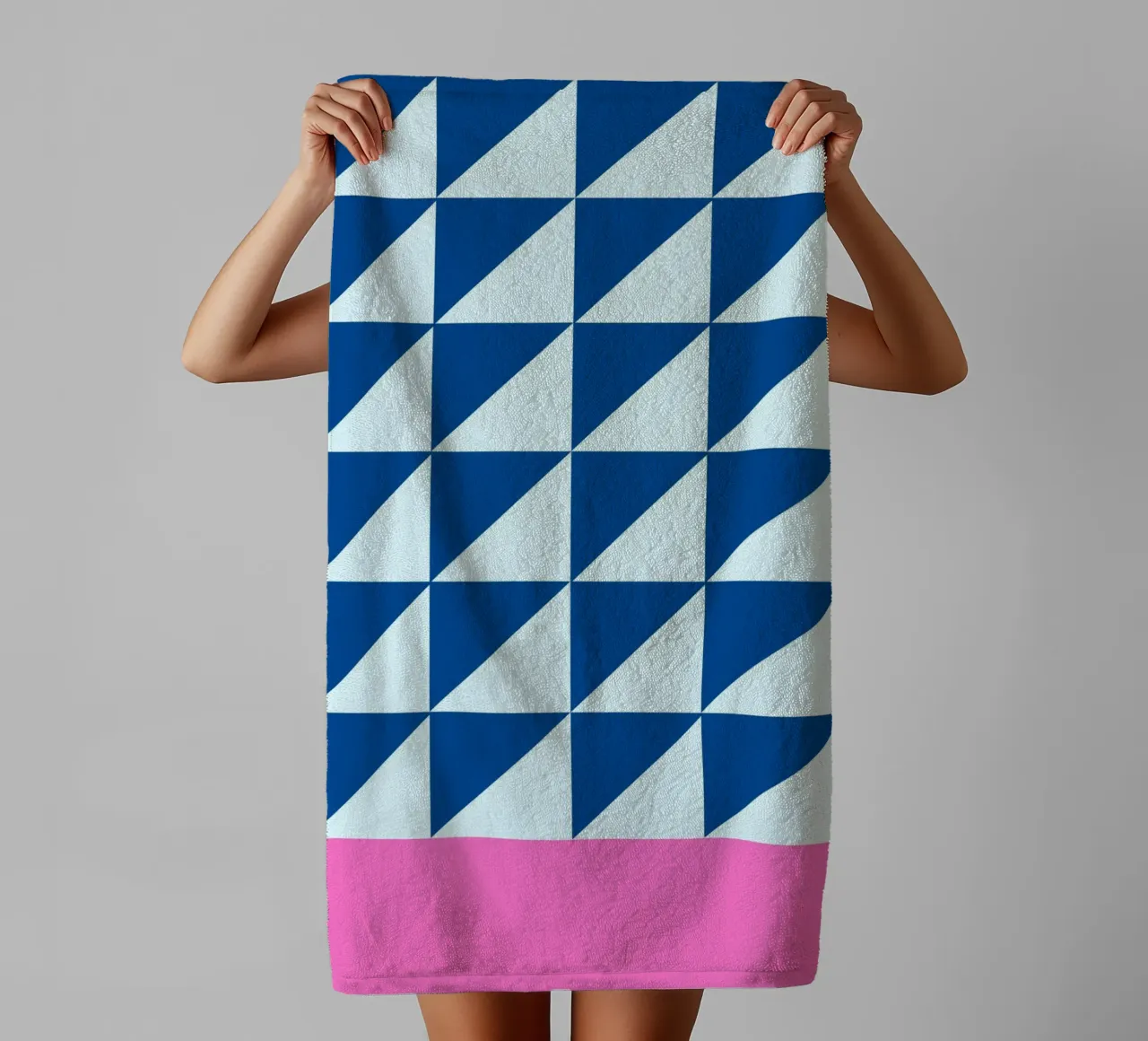 Geométrica Azul Triángulos Rosa Color Block Arte toalla de baño de NorwesClub