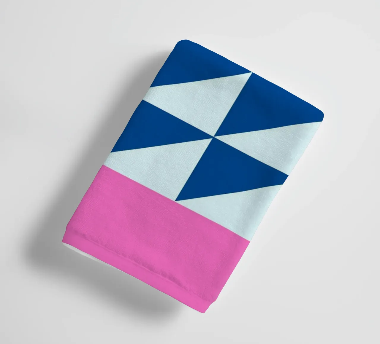 Geométrica Azul Triángulos Rosa Color Block Arte toalla de baño de NorwesClub