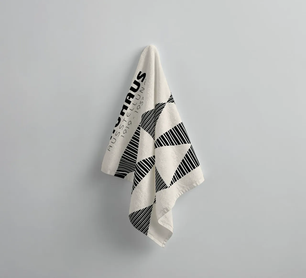 Bauhaus Geometrico foderato Triangolo Pattern Art asciugamano da bagno da NorwesClub