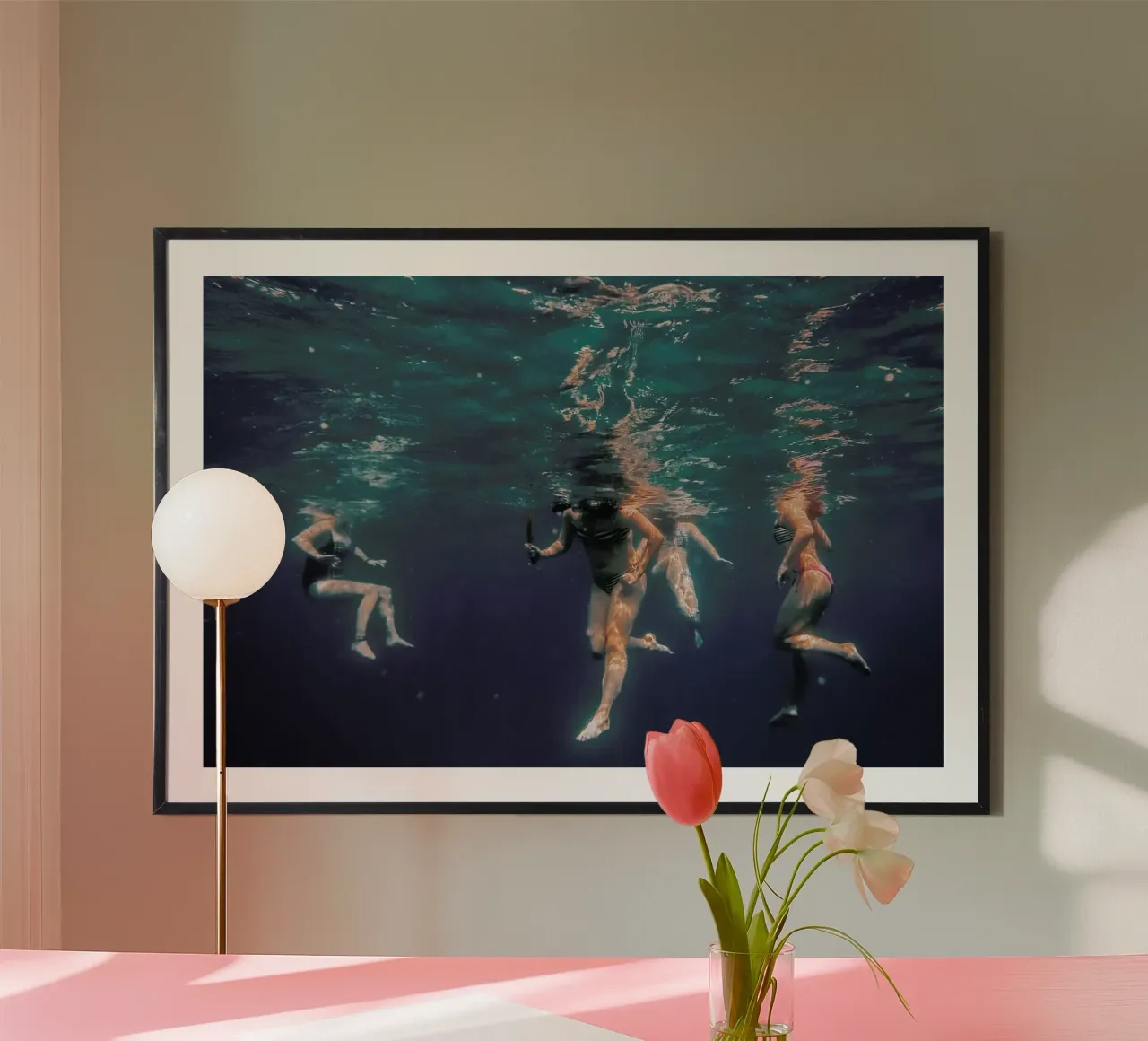 Figures Beneath the Surface poster da EyeEm Mobile GmbH