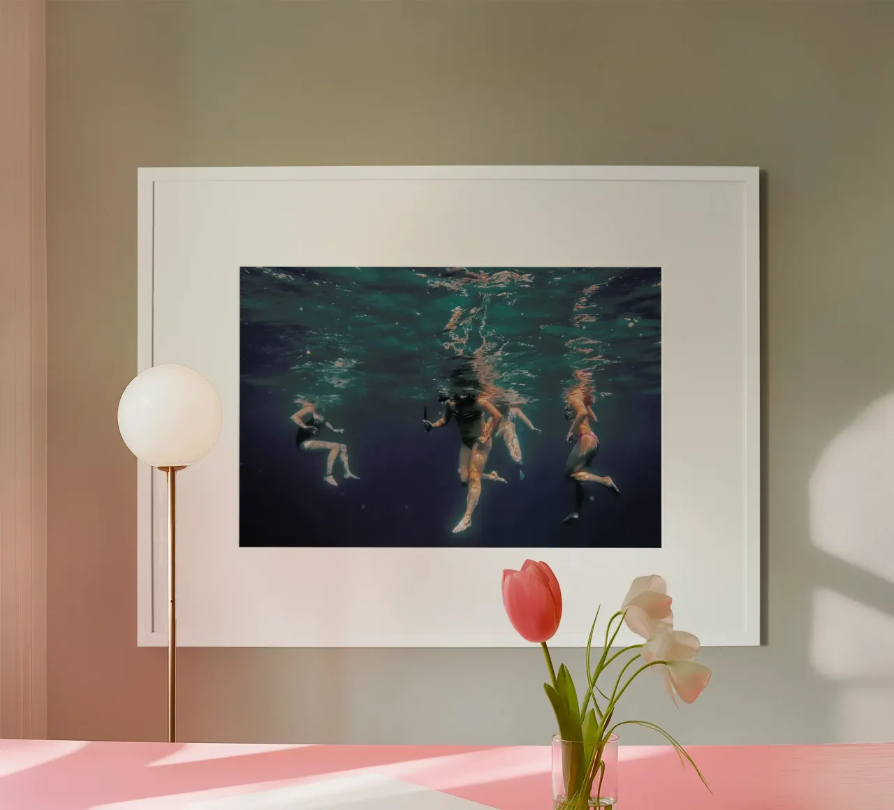 Figures Beneath the Surface poster da EyeEm Mobile GmbH