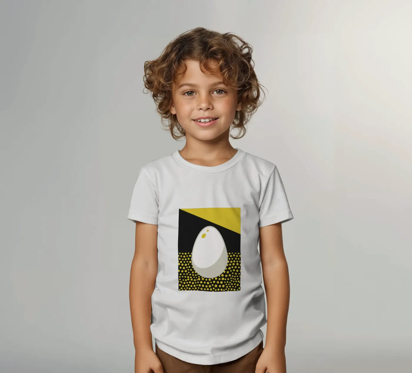 Ei kinder t-shirt van LOOK DIFFERENT