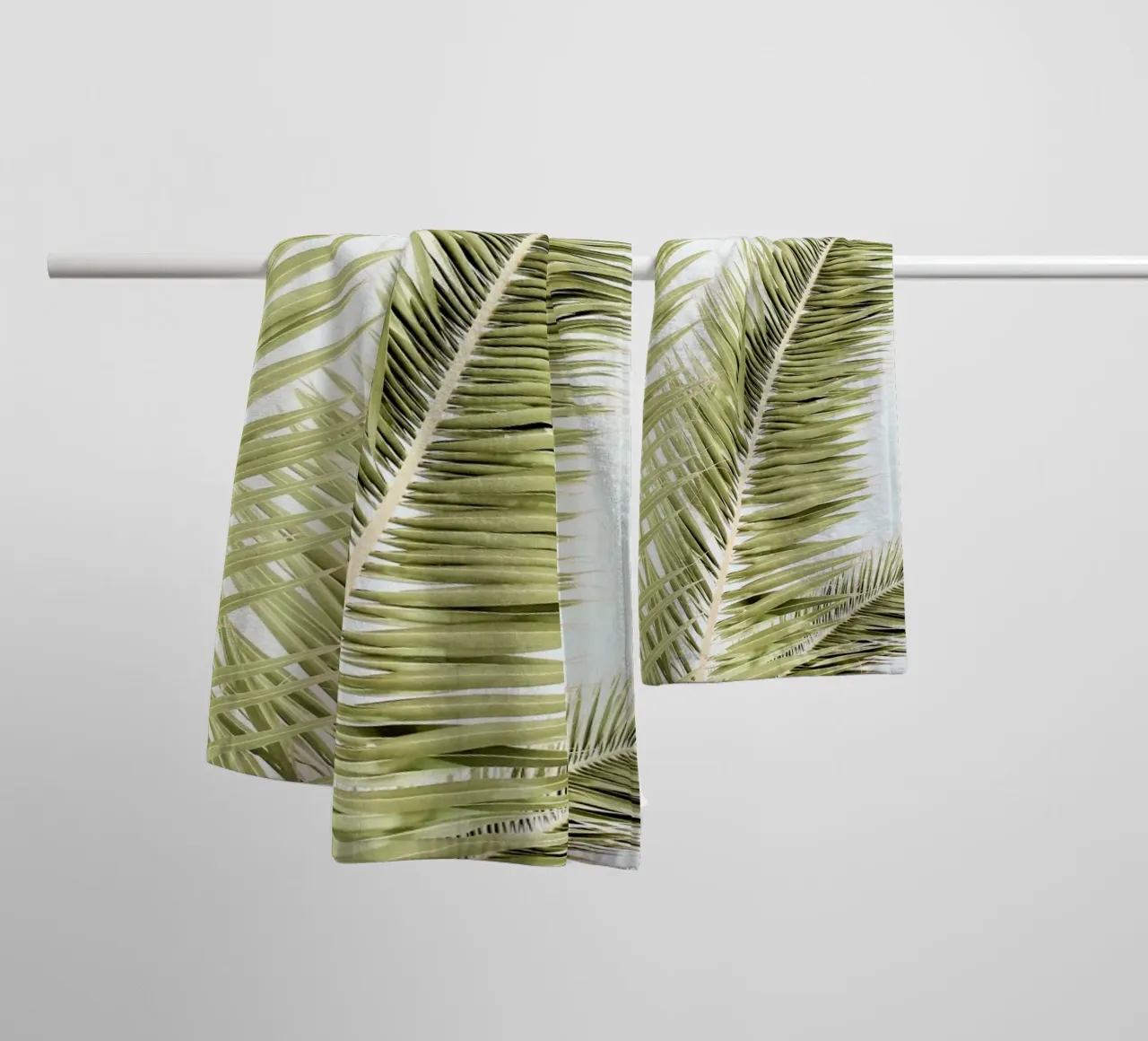Light Palm Trees asciugamano da bagno da Babett Schultze