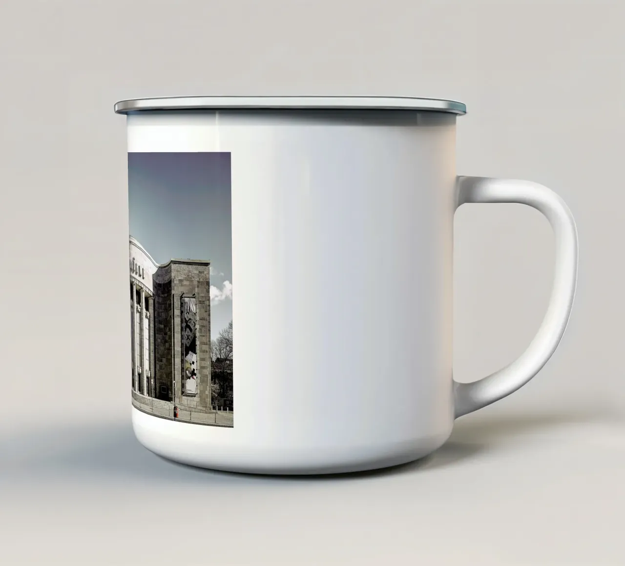 Berlin 2020 No 14 tazza in smalto da Michael Belhadi