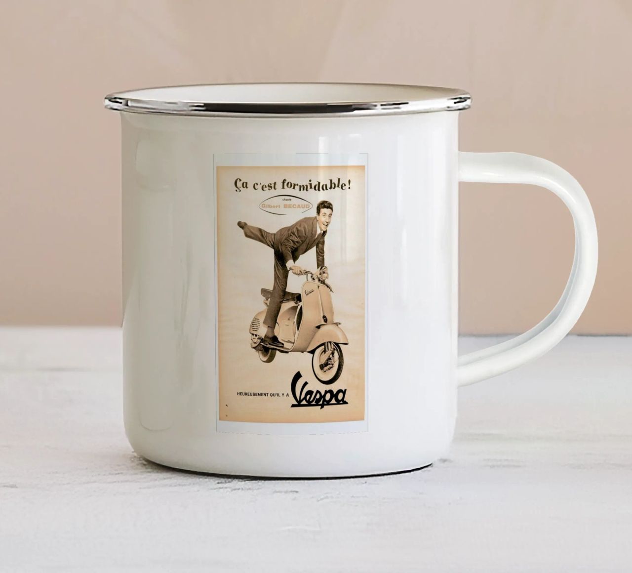 scooter tazza in smalto da Robert Livingston