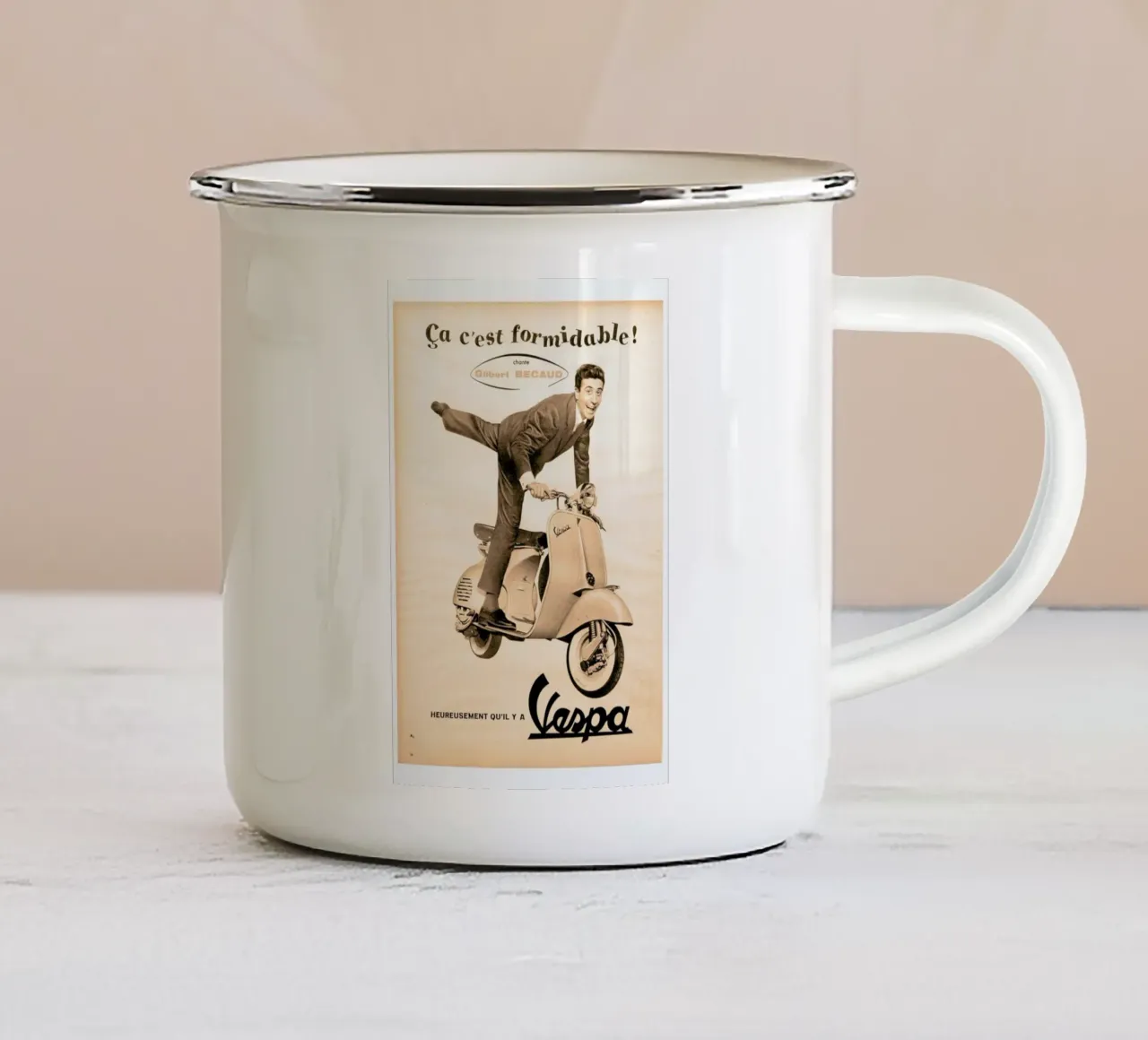 scooter tazza in smalto da Robert Livingston