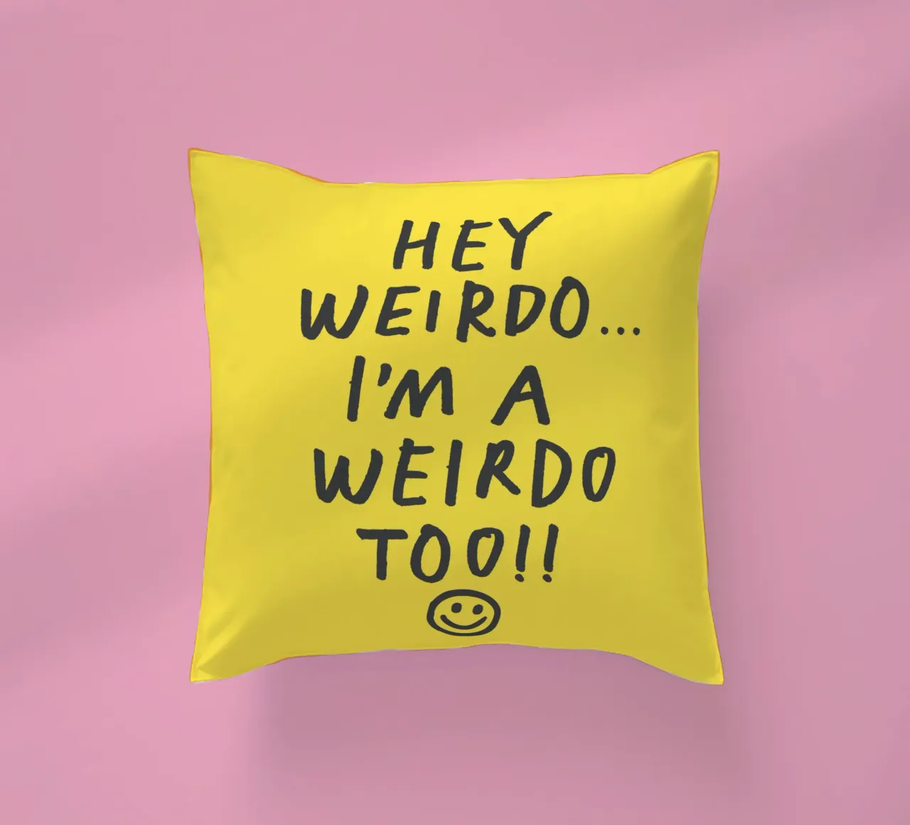 Hey Weirdo Sono un Weirdo Troppo stravagante Faccia sorridente scritta a mano cuscino da THE MOTIVATED TYPE
