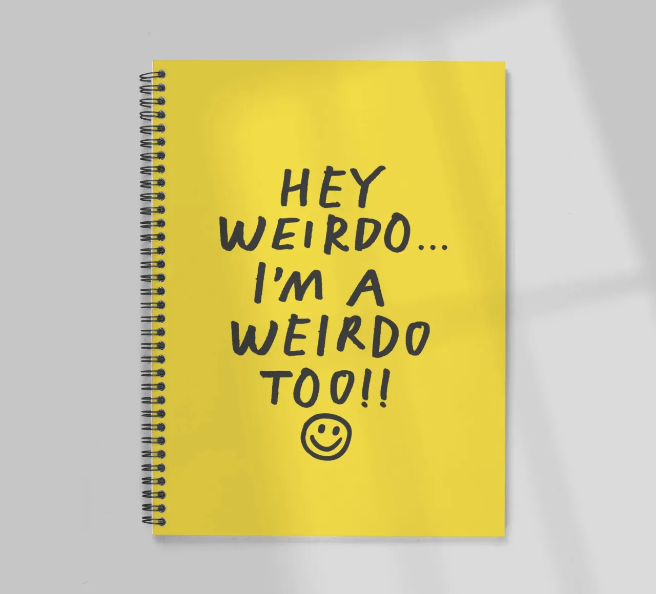 Hey Weirdo I'm a Weirdo Too Quirky Handwritten Smiley Face Ringbuch von THE MOTIVATED TYPE