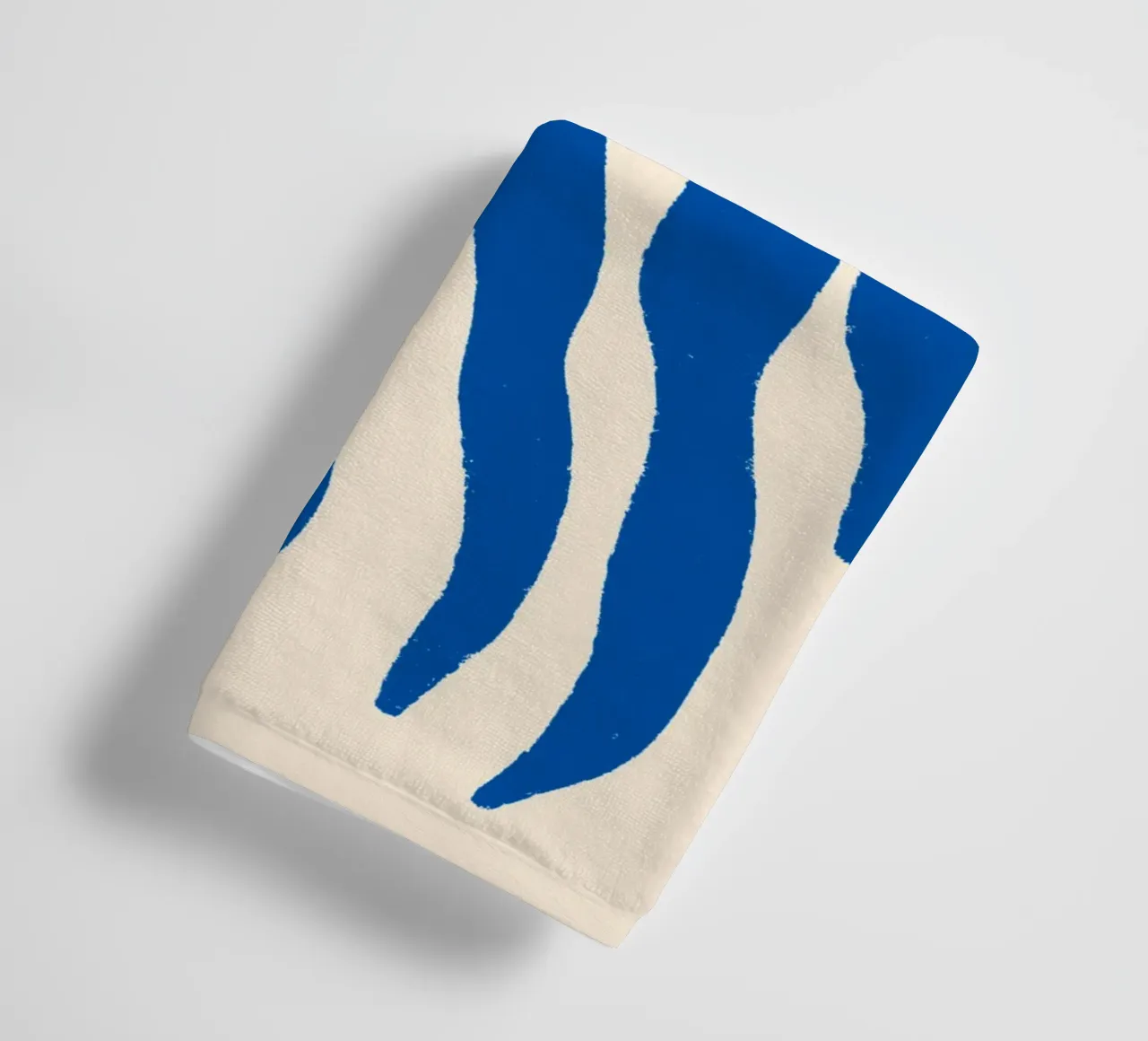 Blauer Scherenschnitt Strukturierter Zweig 3 Handtuch von Wackapacka