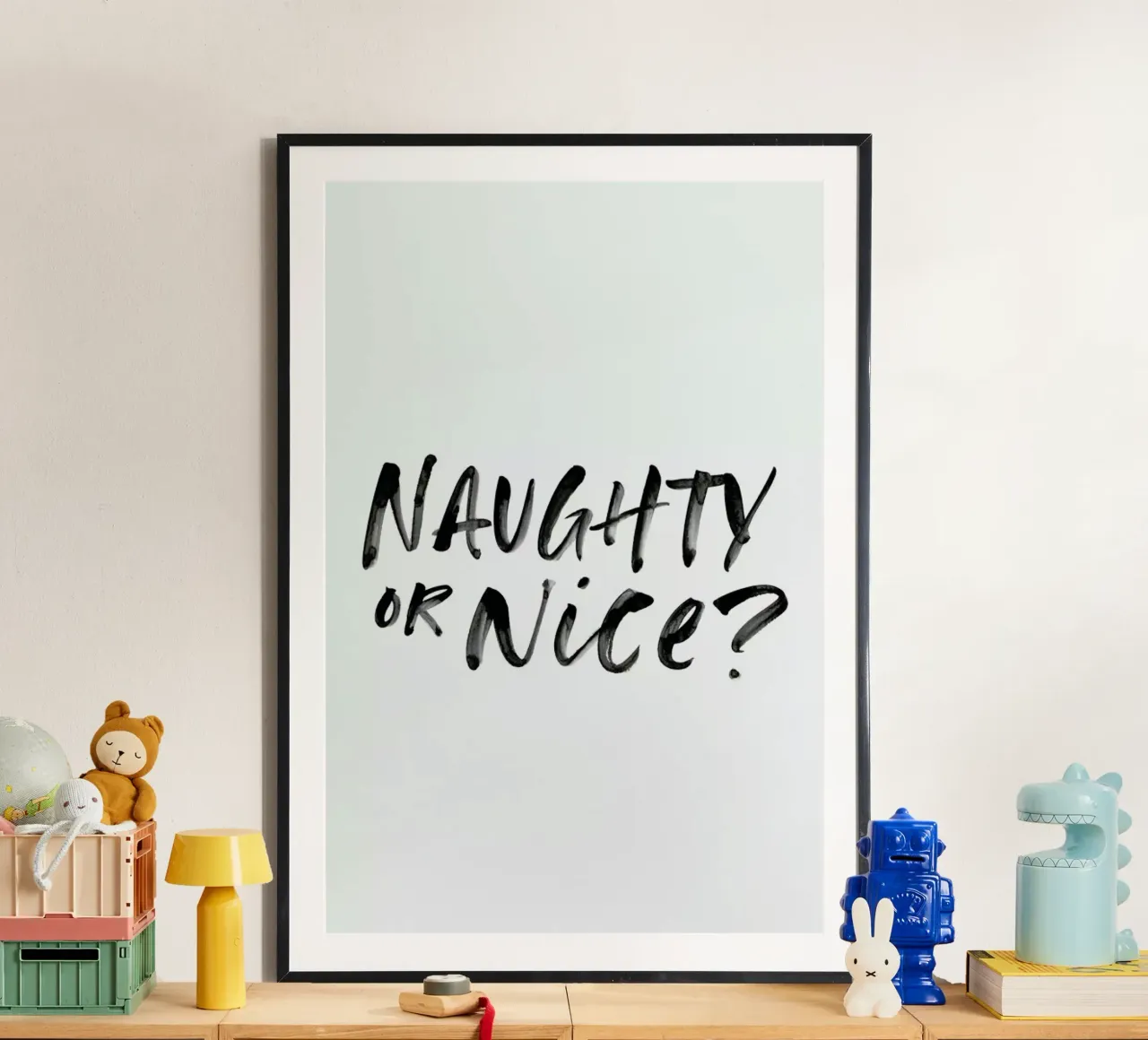 Naughty or Nice poster avec cadre en plastique de daylight design studio