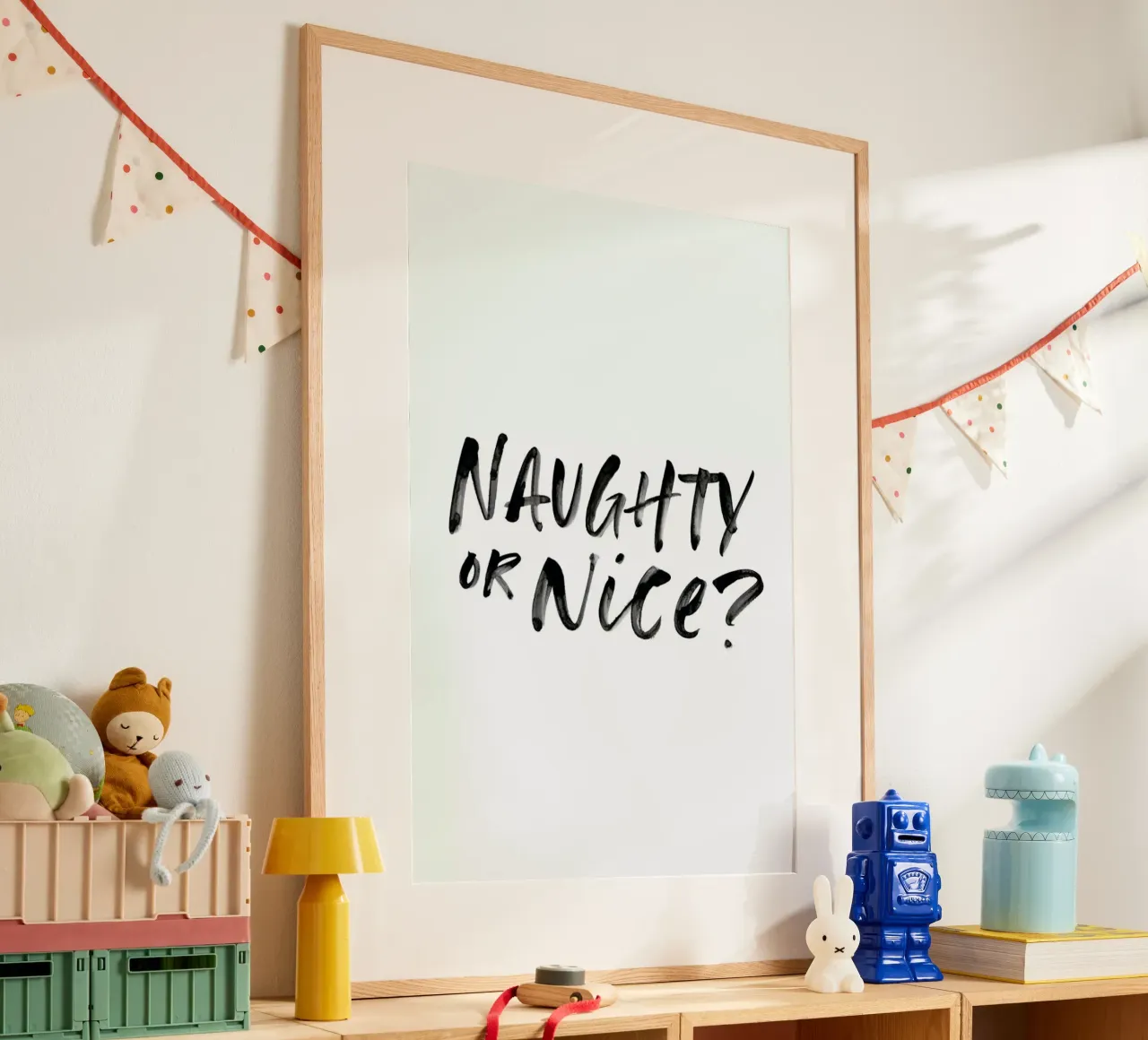 Naughty or Nice poster avec cadre en plastique de daylight design studio
