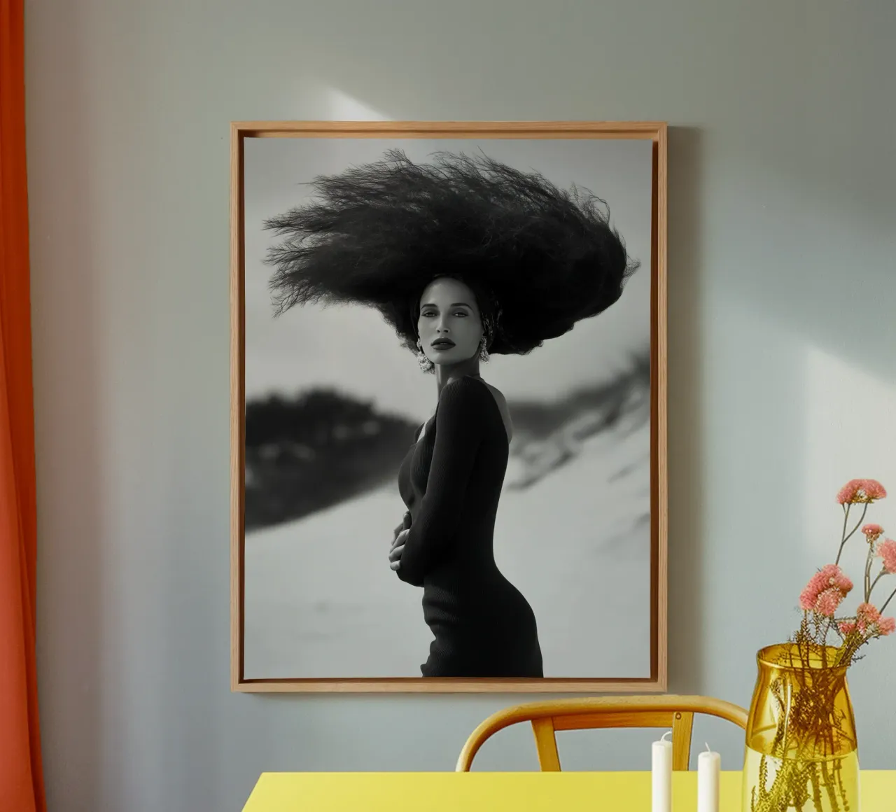 Modella su una spiaggia di pini in tempesta | Fotografia in bianco e nero tela con Cornice a cassetta da Autofocus