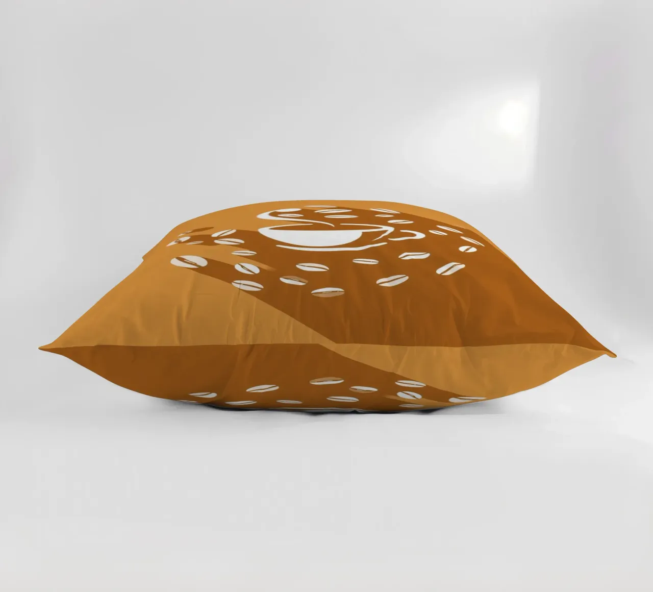 Una tazza di caffè fumante circondata da chicchi di caffè sparsi cuscino da DesignDoodle