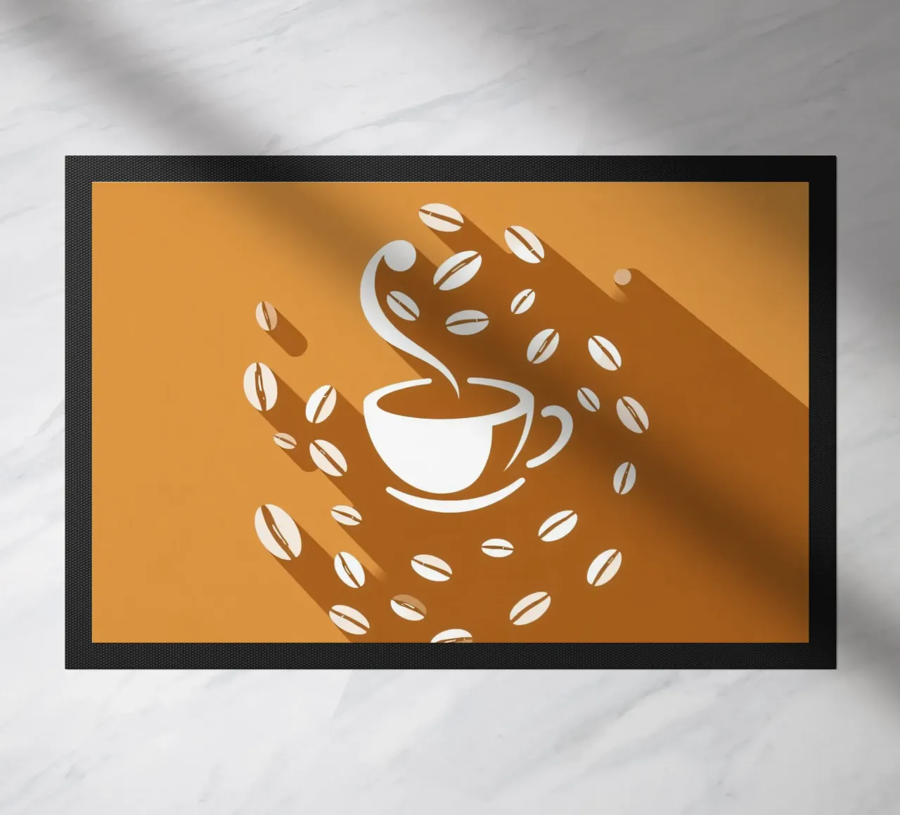 Una tazza di caffè fumante circondata da chicchi di caffè sparsi zerbino da DesignDoodle