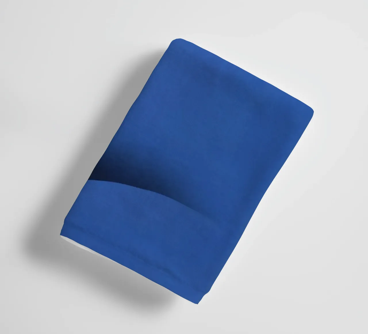 Kobaltblauw naakt close-up badhanddoek van Little Dean
