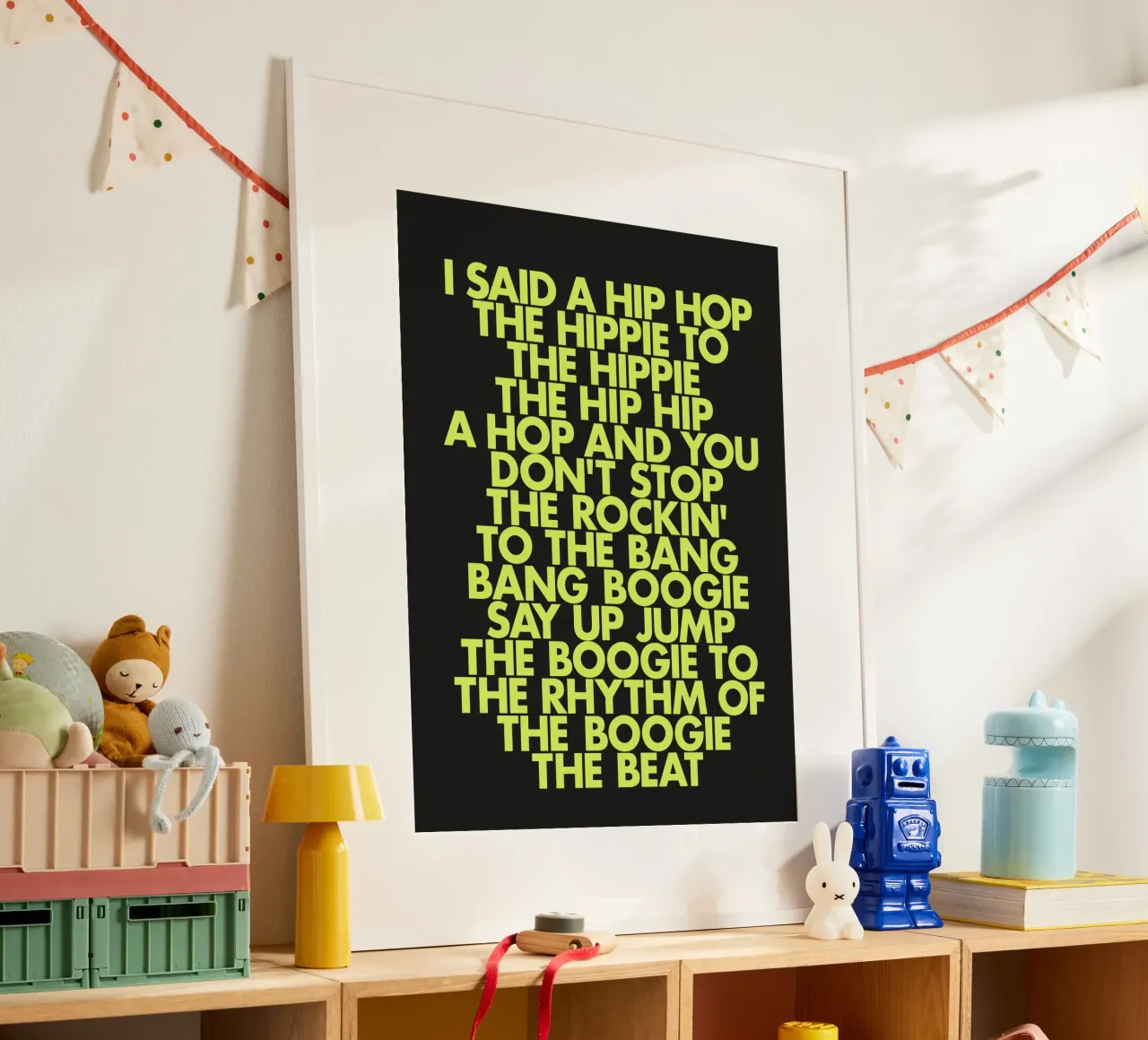 Stampa tipografica di testi hip hop classici in giallo e nero poster con telaio in legno da THE MOTIVATED TYPE