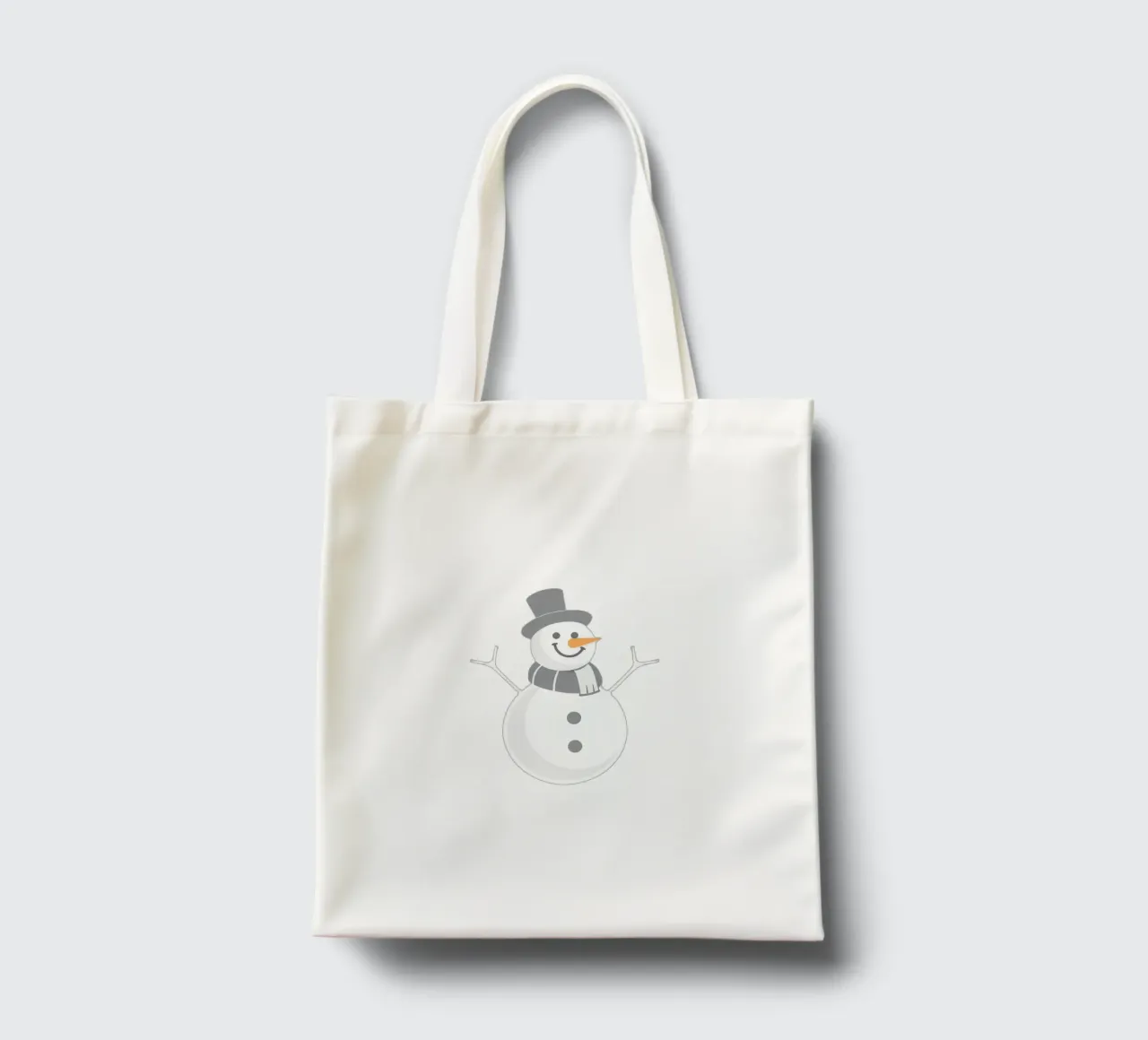 Un allegro pupazzo di neve che indossa un cappello nero e una sciarpa grigia borsa in juta da DesignDoodle