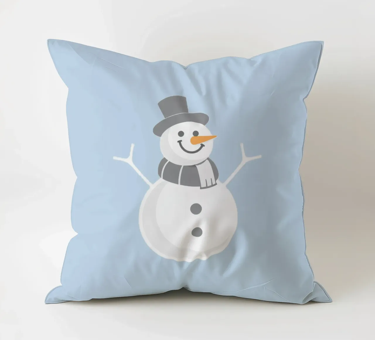 Un allegro pupazzo di neve che indossa un cappello nero e una sciarpa grigia cuscino da DesignDoodle