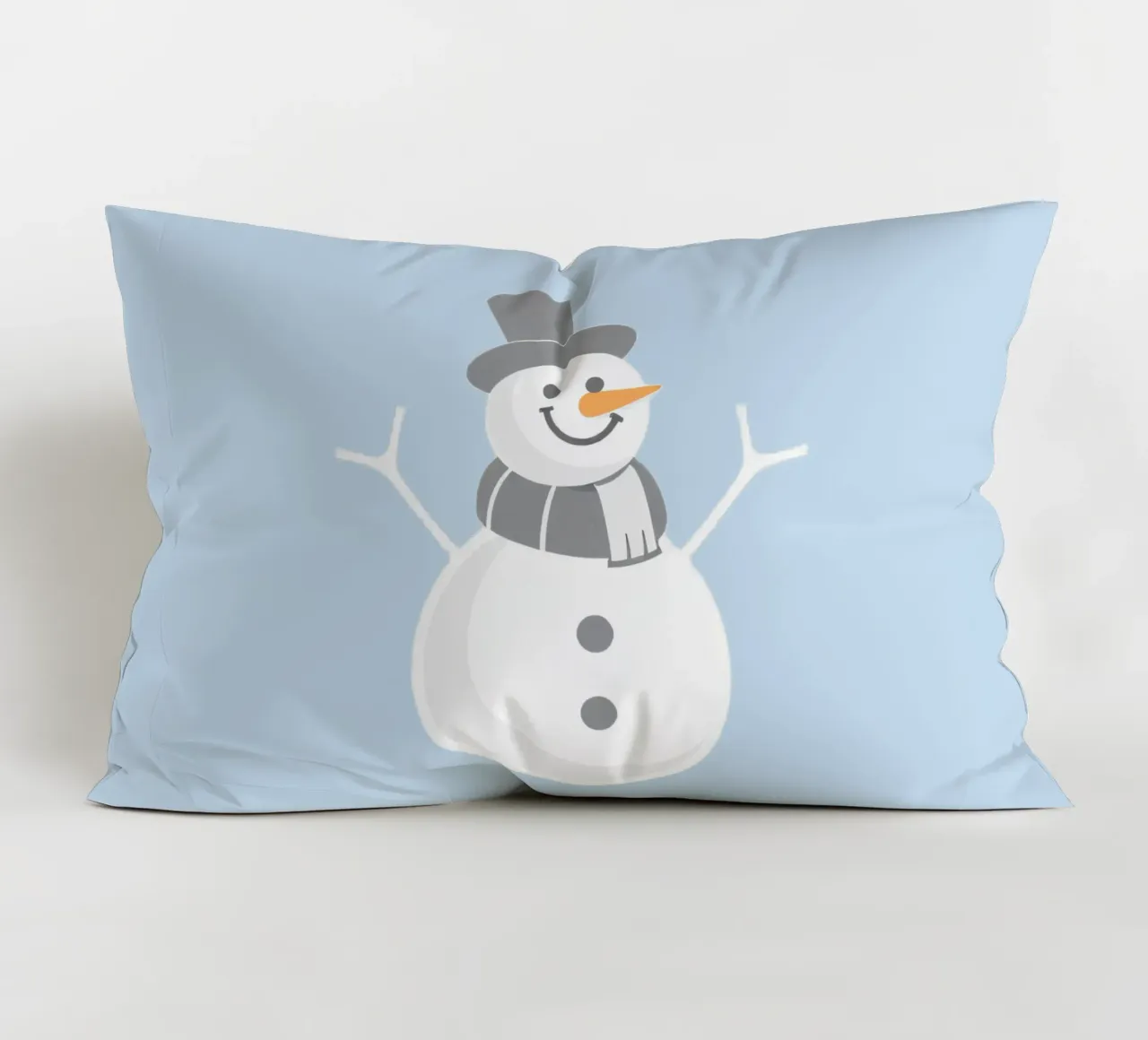 Un allegro pupazzo di neve che indossa un cappello nero e una sciarpa grigia cuscino da DesignDoodle