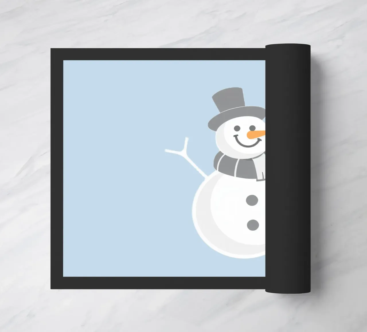 Un allegro pupazzo di neve che indossa un cappello nero e una sciarpa grigia zerbino da DesignDoodle