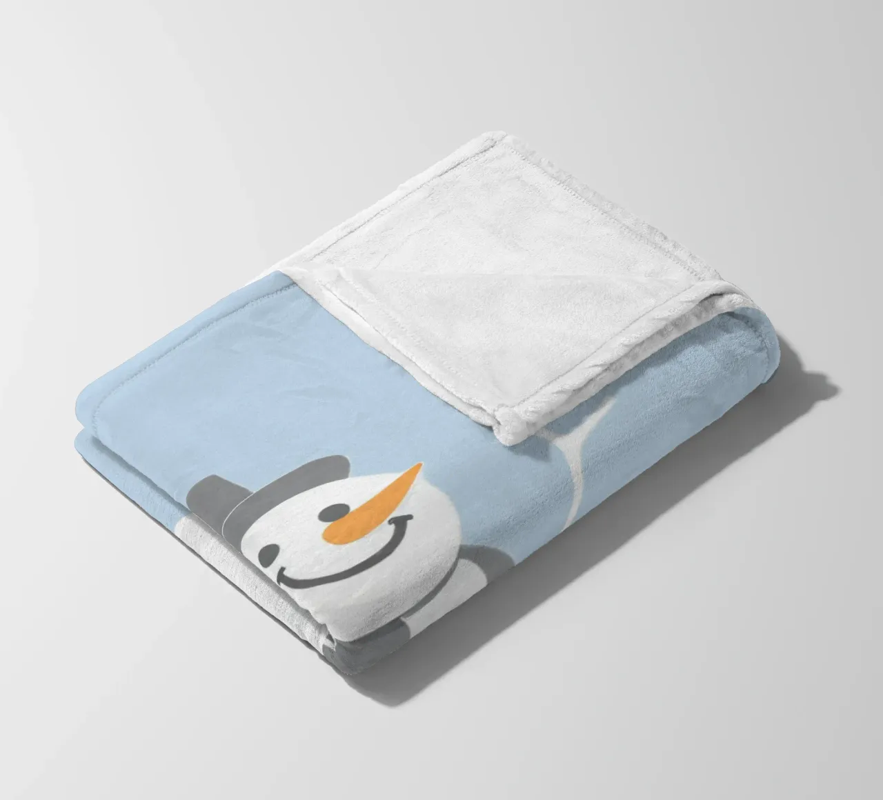 Un allegro pupazzo di neve che indossa un cappello nero e una sciarpa grigia coperta in pile da DesignDoodle