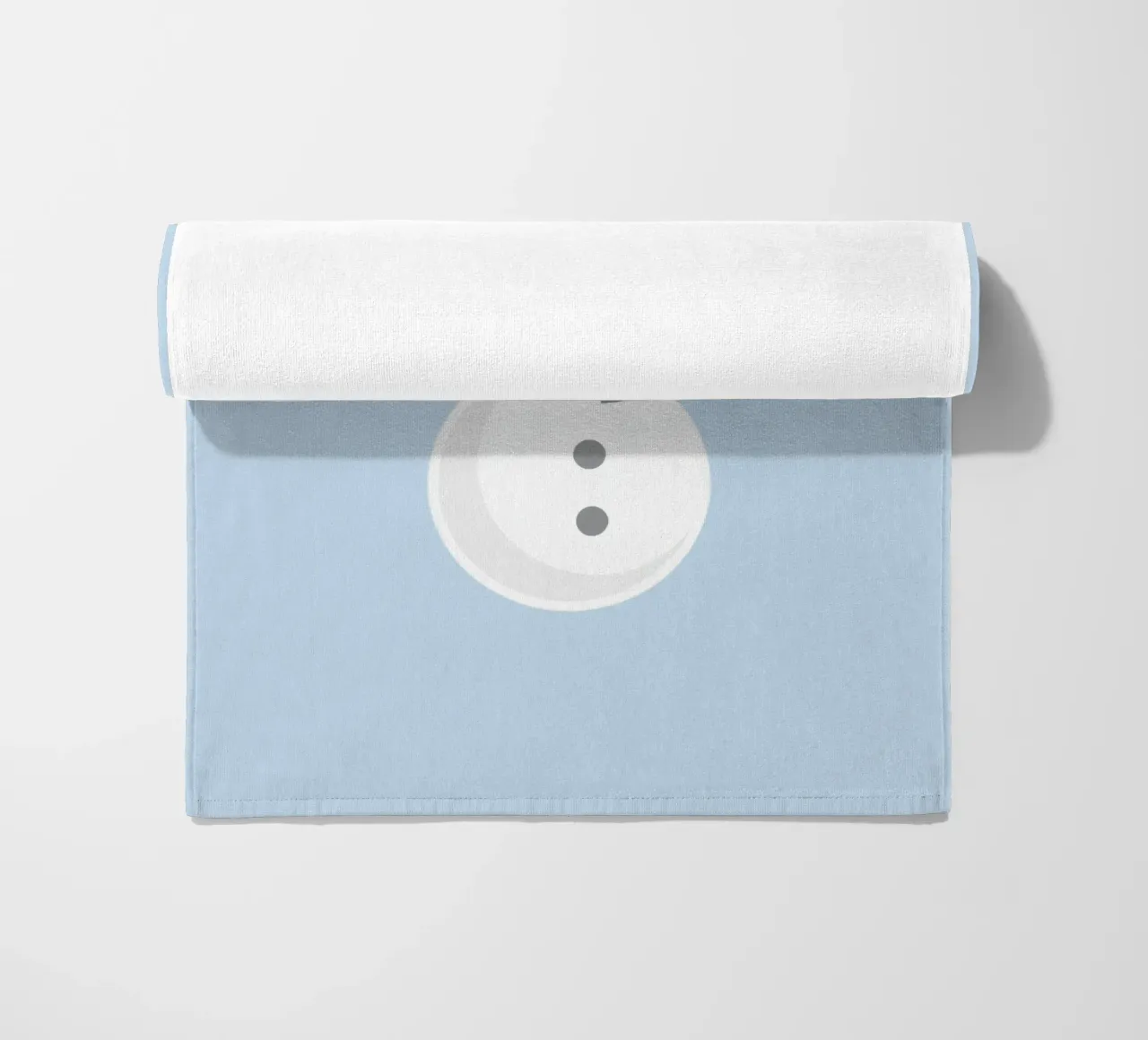 Un allegro pupazzo di neve che indossa un cappello nero e una sciarpa grigia telo mare da DesignDoodle