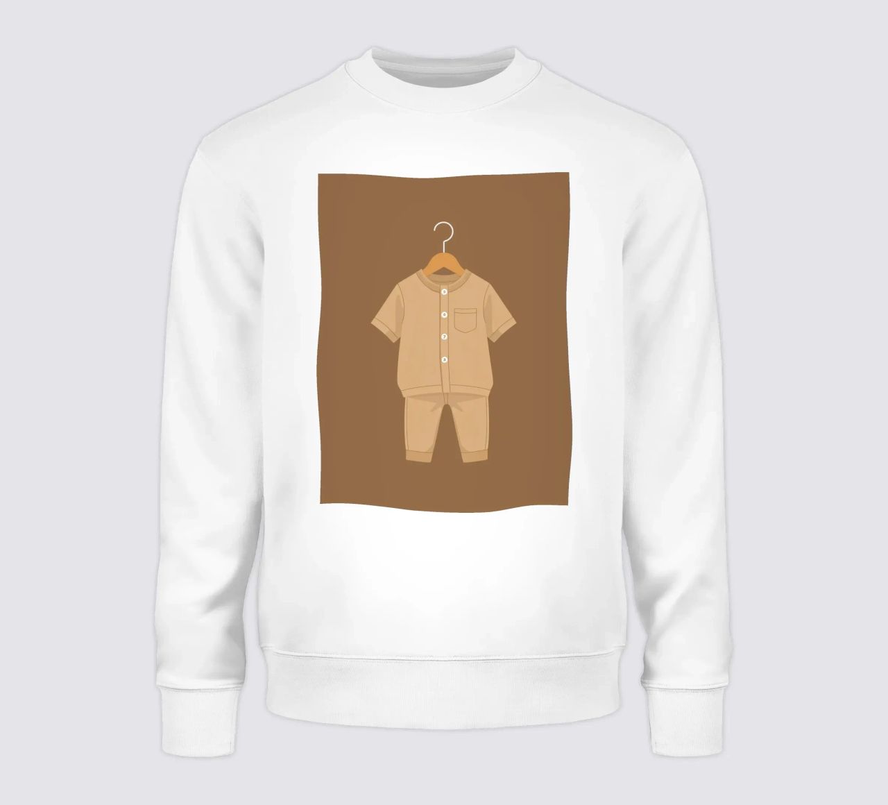 Un bonito conjunto infantil beige colgado de una percha de madera ag sudadera de DesignDoodle