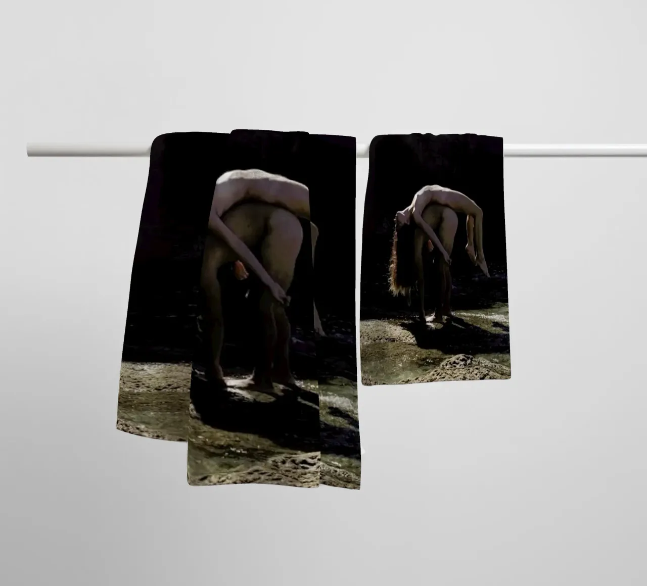 Melancholia 1 asciugamano da bagno da Ana Topoleanu