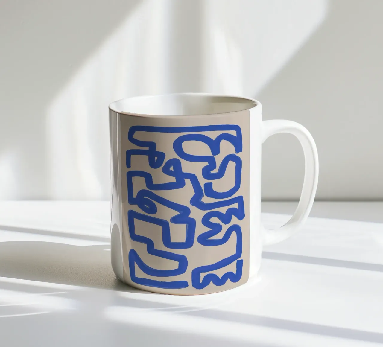 Linea astratta cobalto deco 03 tazza in ceramica da Little Dean