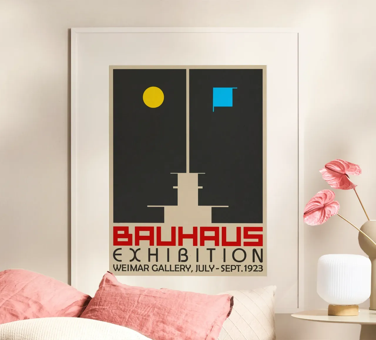 bauhaus von Angesicht zu Angesicht Poster mit Holzrahmen von khanrosie