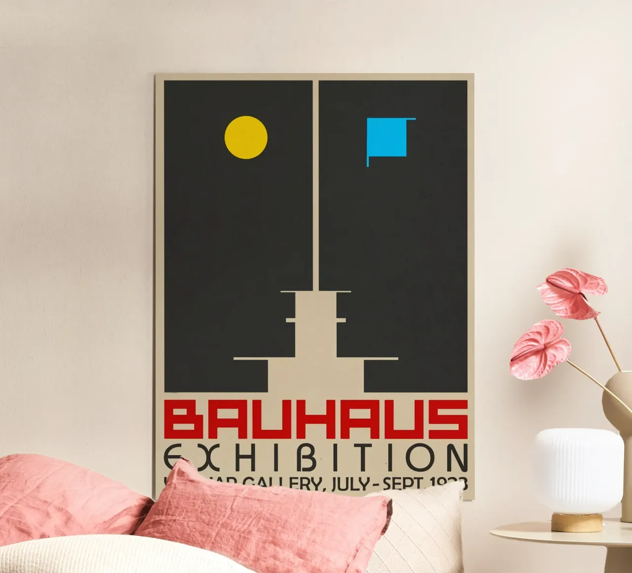 bauhaus von Angesicht zu Angesicht Poster mit Holzrahmen von khanrosie