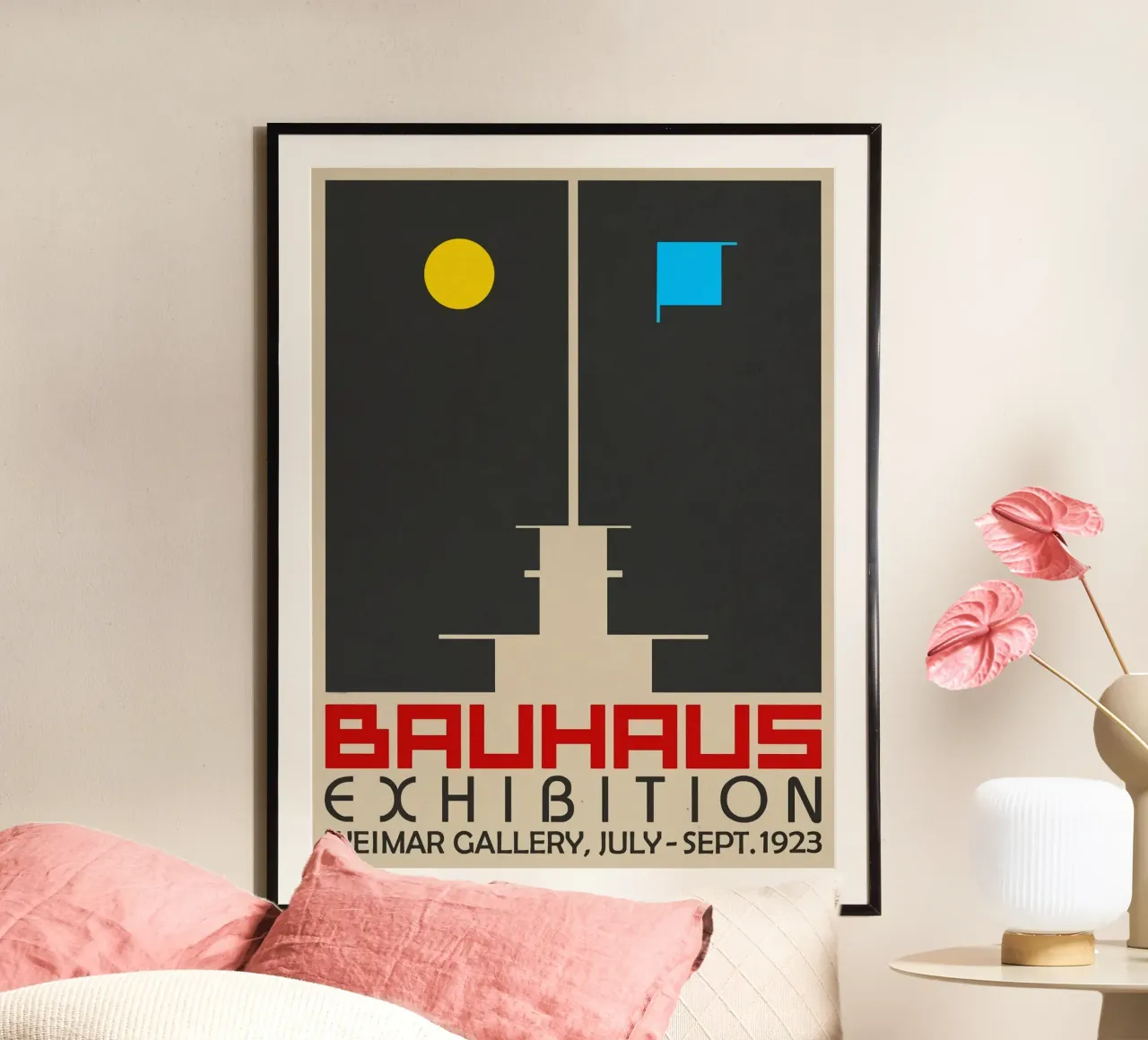 bauhaus von Angesicht zu Angesicht Poster mit Holzrahmen von khanrosie