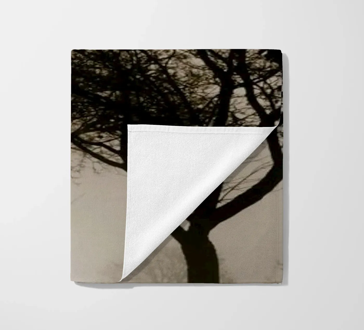 Brown Trees strandhanddoek van Monika Strigel